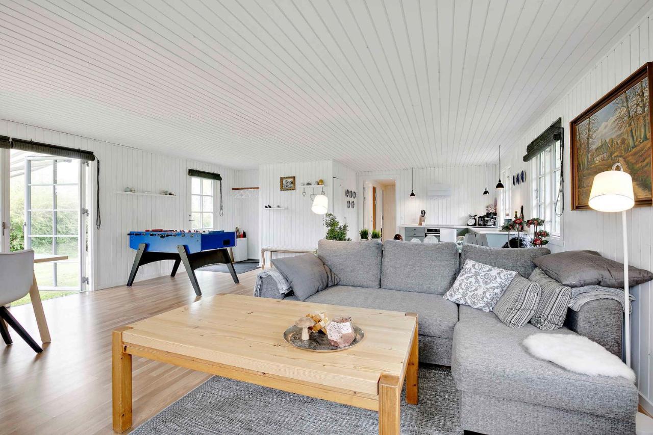 Nyistandsat Sommerhus Med Kaerlighed Og Sjael Kyndelose Exterior foto