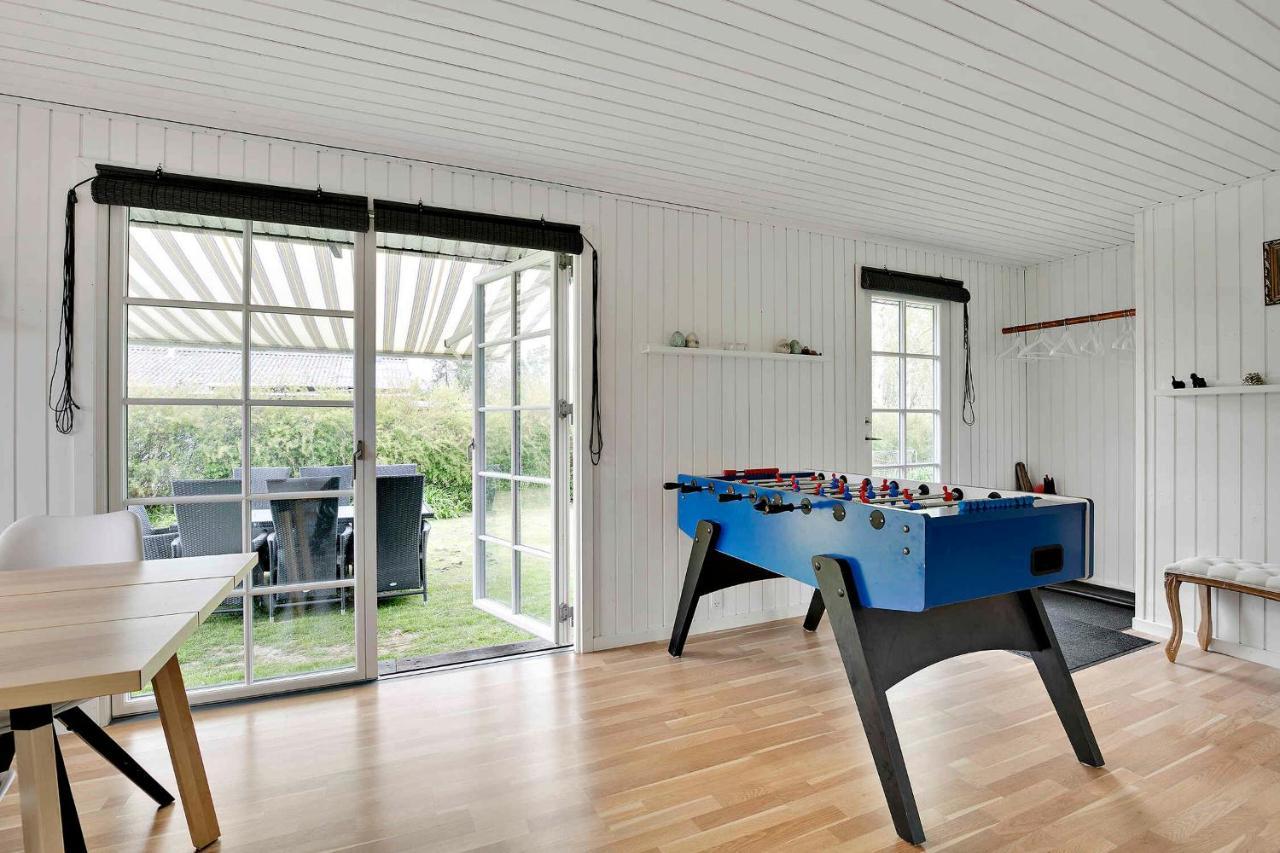 Nyistandsat Sommerhus Med Kaerlighed Og Sjael Kyndelose Exterior foto