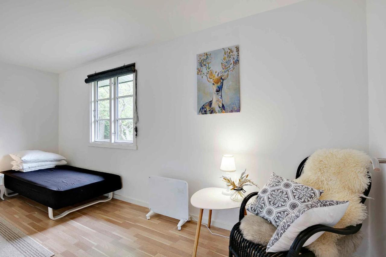 Nyistandsat Sommerhus Med Kaerlighed Og Sjael Kyndelose Exterior foto