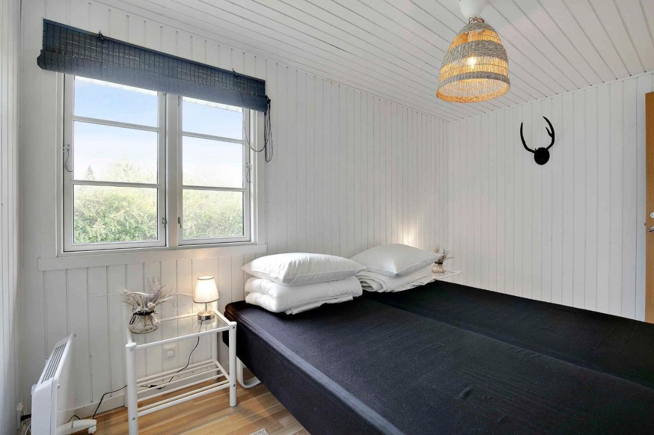 Nyistandsat Sommerhus Med Kaerlighed Og Sjael Kyndelose Exterior foto